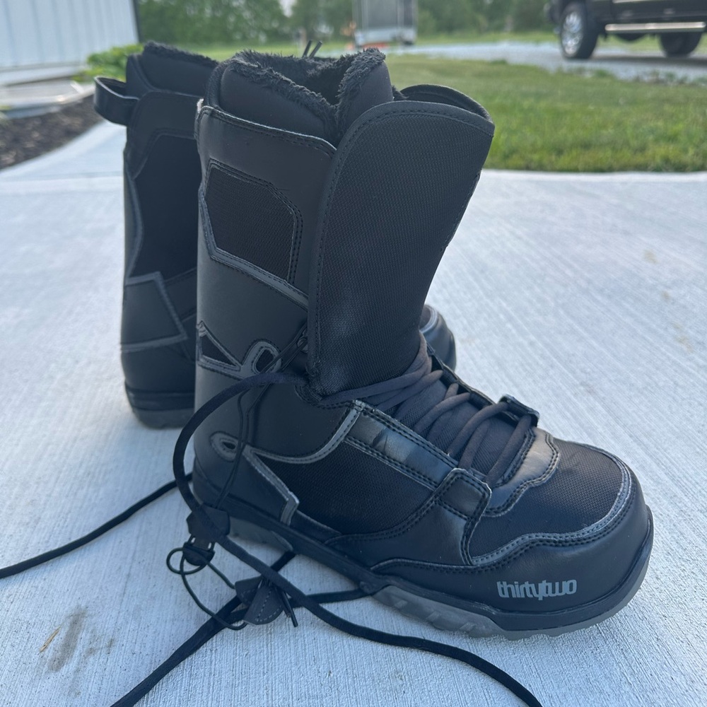 ThirtyTwo Black Snowboard Boots